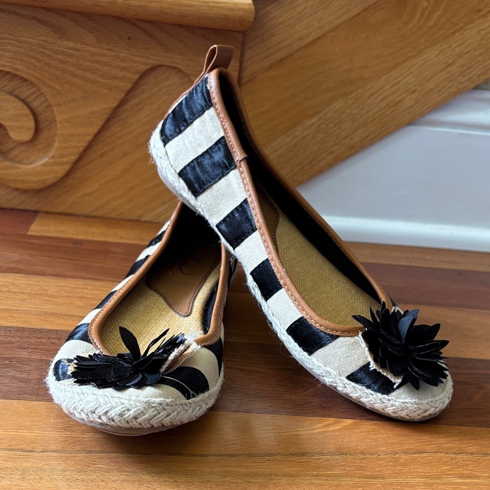 Kim Rogers Gabby Striped Black and Cream Espadrille Flats, NEW without box